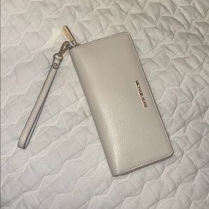 NWT MICHAEL Michael Kors leather clutch wallet